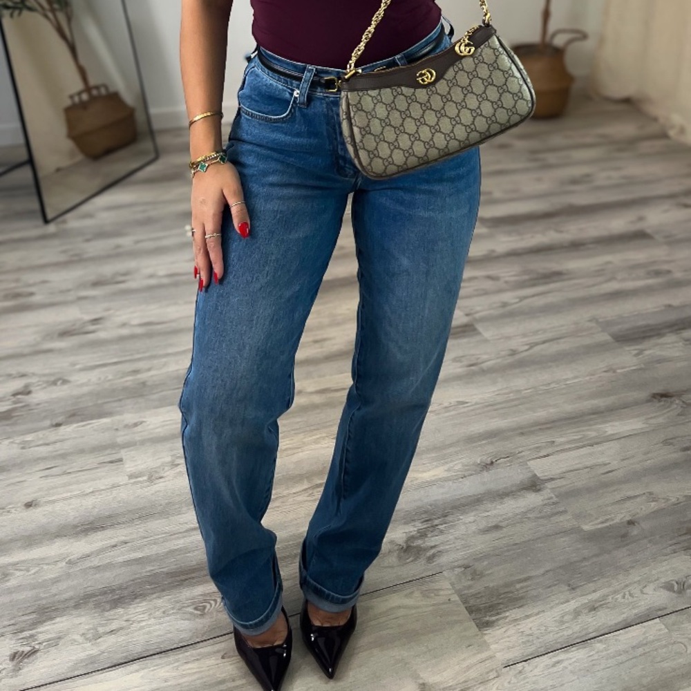❥𝖵𝖨𝖡𝖱𝖠𝖭𝖳 𝖬𝖨𝖴: High Rise Straight Leg Jeans - Picture 4 of 9